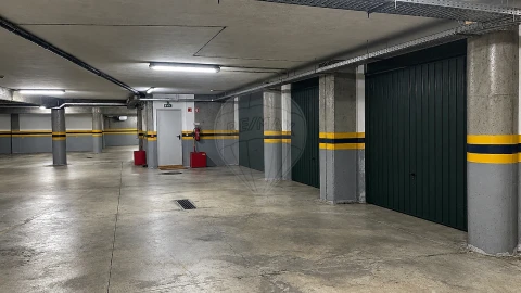 Apartamento T2 para Arrendamento em Pedrouços