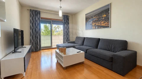 Apartamento T2 para Arrendamento em Pedrouços