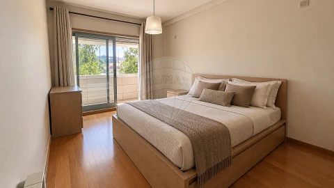 Apartamento T2 para Arrendamento em Pedrouços