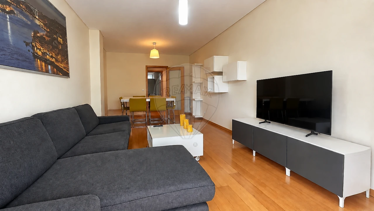 Apartamento T2 para Arrendamento em Pedrouços Foto 9