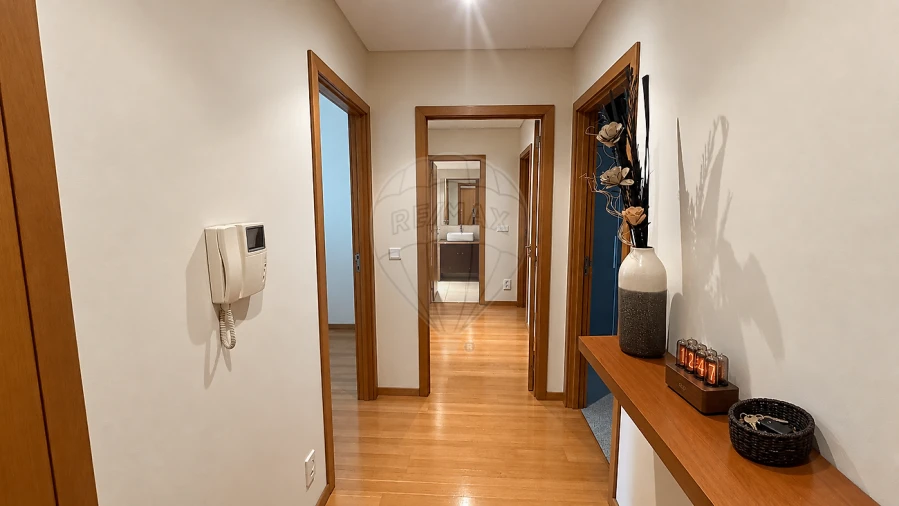Apartamento T2 para Arrendamento em Pedrouços Foto 3