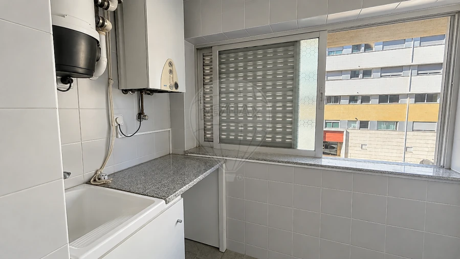 Apartamento T2 para Arrendamento em Pedrouços Foto 4