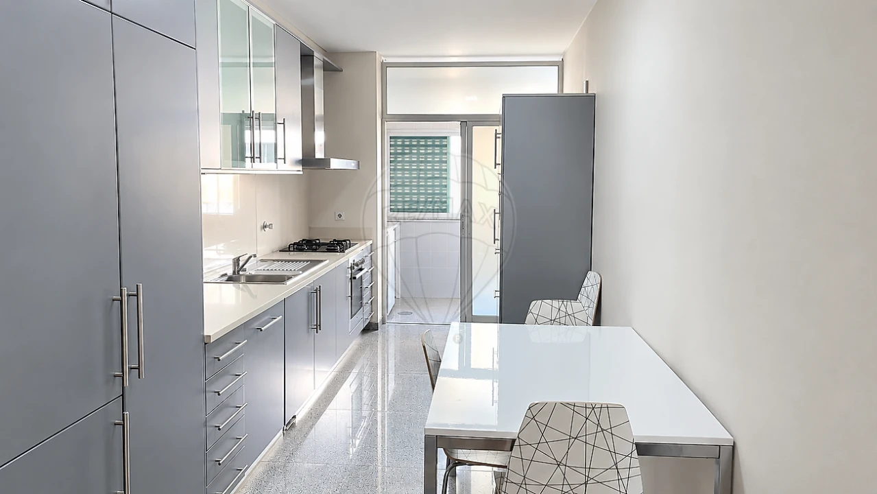 Apartamento T2 para Arrendamento em Pedrouços Foto 10