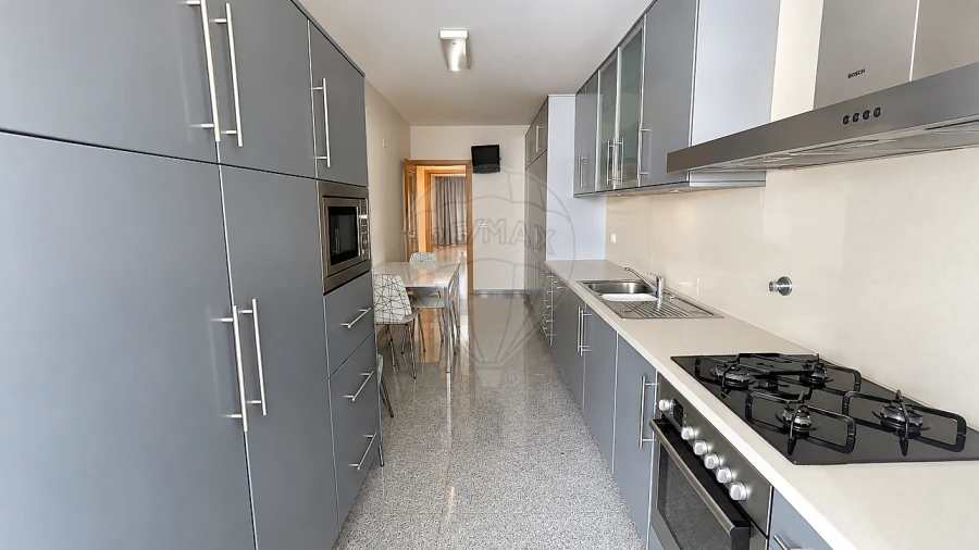 Apartamento T2 para Arrendamento em Pedrouços