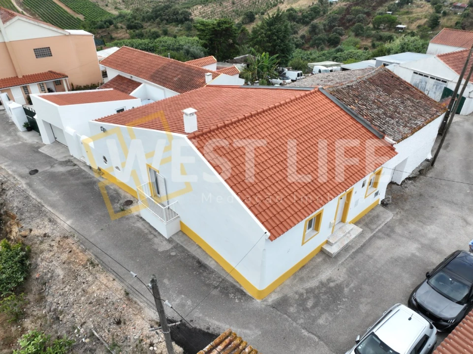 Moradia T3 para Venda em Azueira e Sobral da Abelheira Foto 1