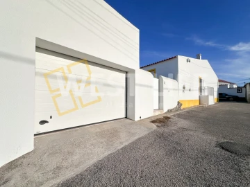 Moradia T3 para Venda em Azueira e Sobral da Abelheira