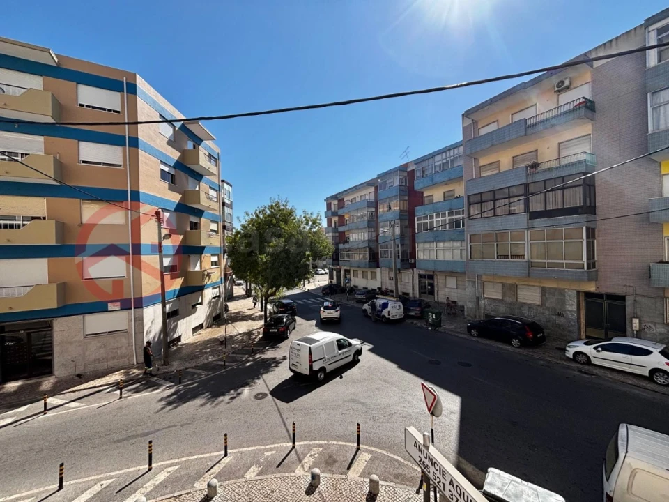 Apartamento T3 para Venda em Laranjeiro e Feijó Foto 23
