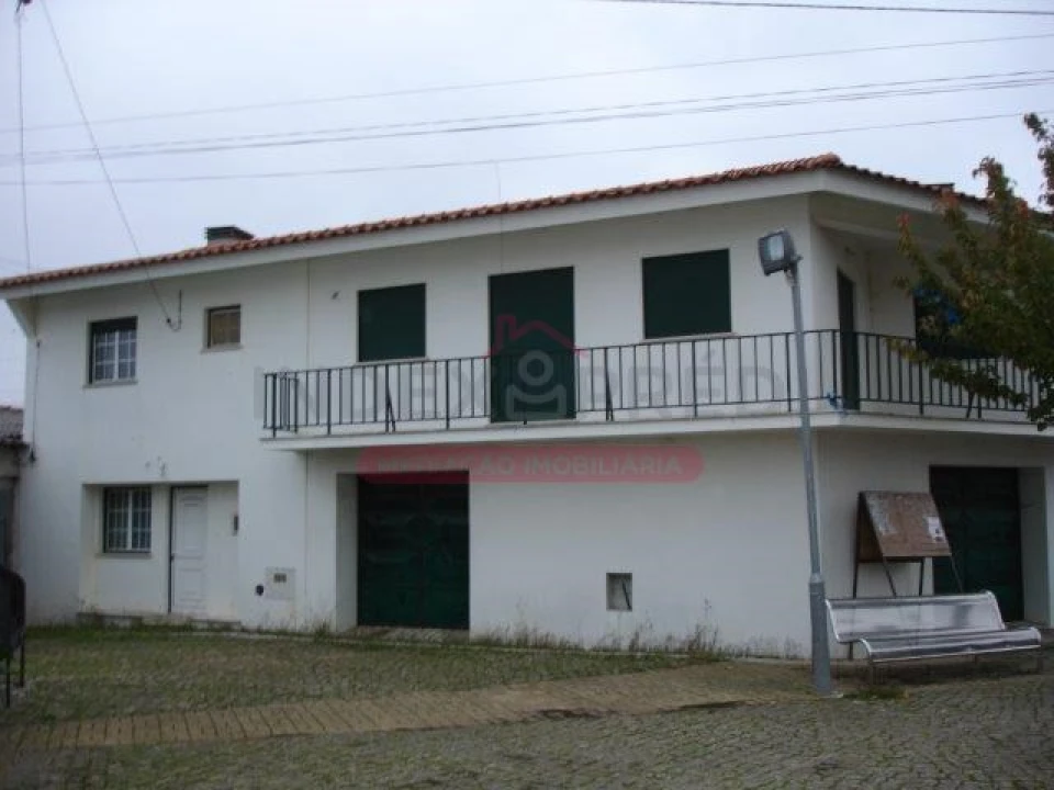 Moradia T4 para Venda em Cadima Foto 1