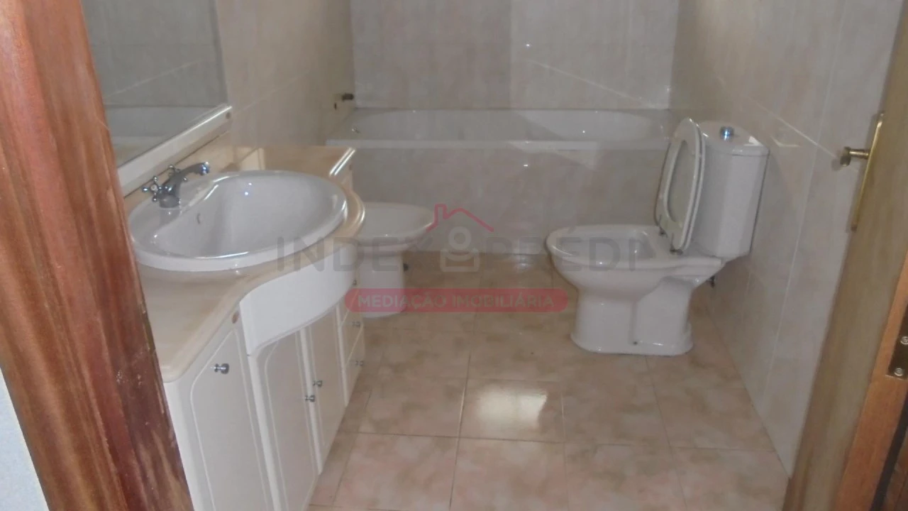 Moradia T4 para Venda em Cadima Foto 2