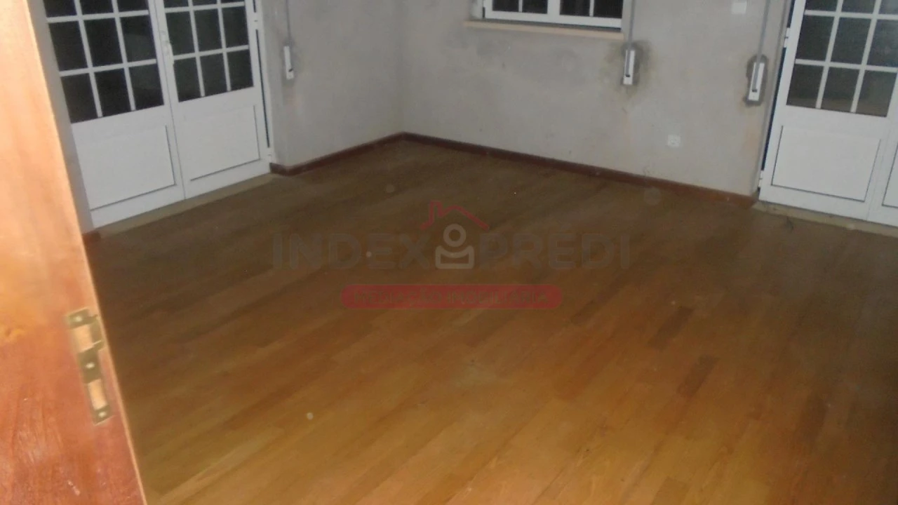 Moradia T4 para Venda em Cadima Foto 9