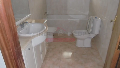 Moradia T4 para Venda em Cadima