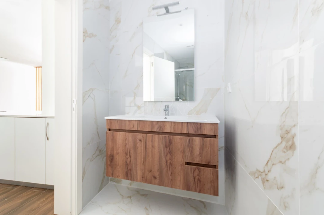 Apartamento T2 para Venda em Argoncilhe Foto 7