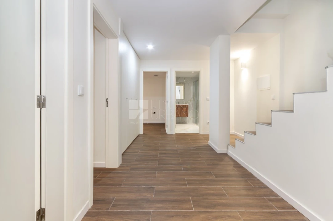 Apartamento T2 para Venda em Argoncilhe Foto 16