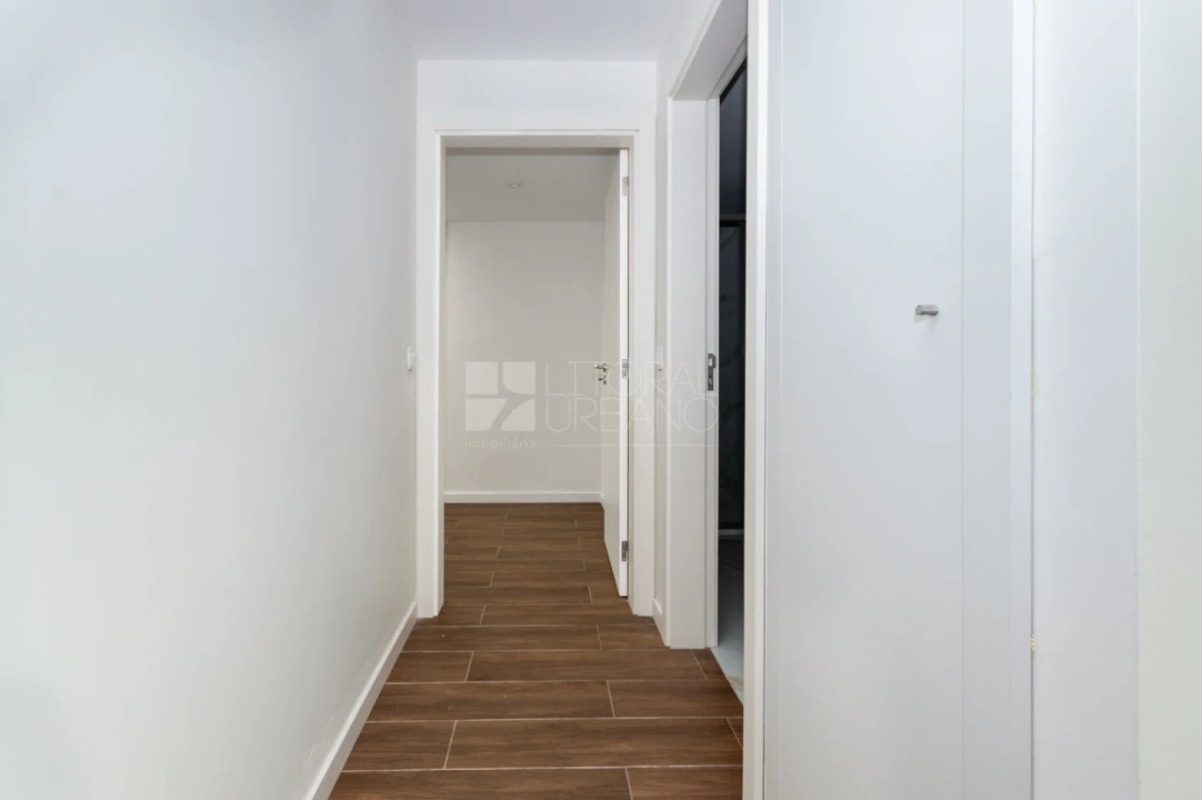 Apartamento T2 para Venda em Argoncilhe Foto 11