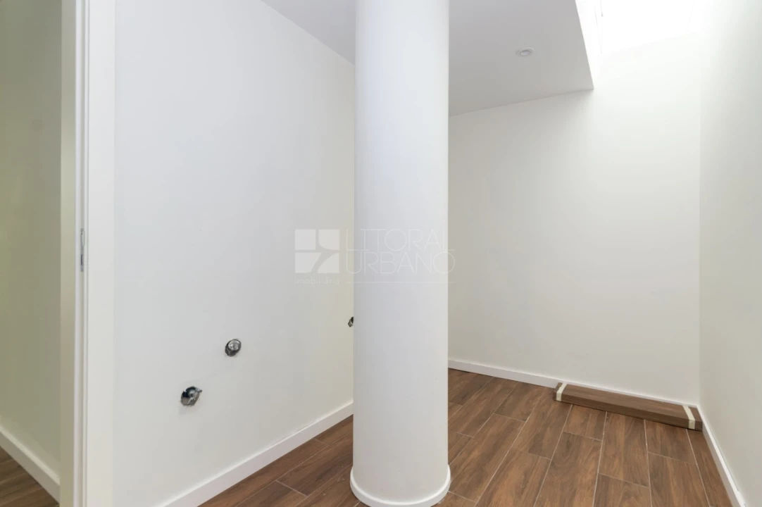 Apartamento T2 para Venda em Argoncilhe Foto 13