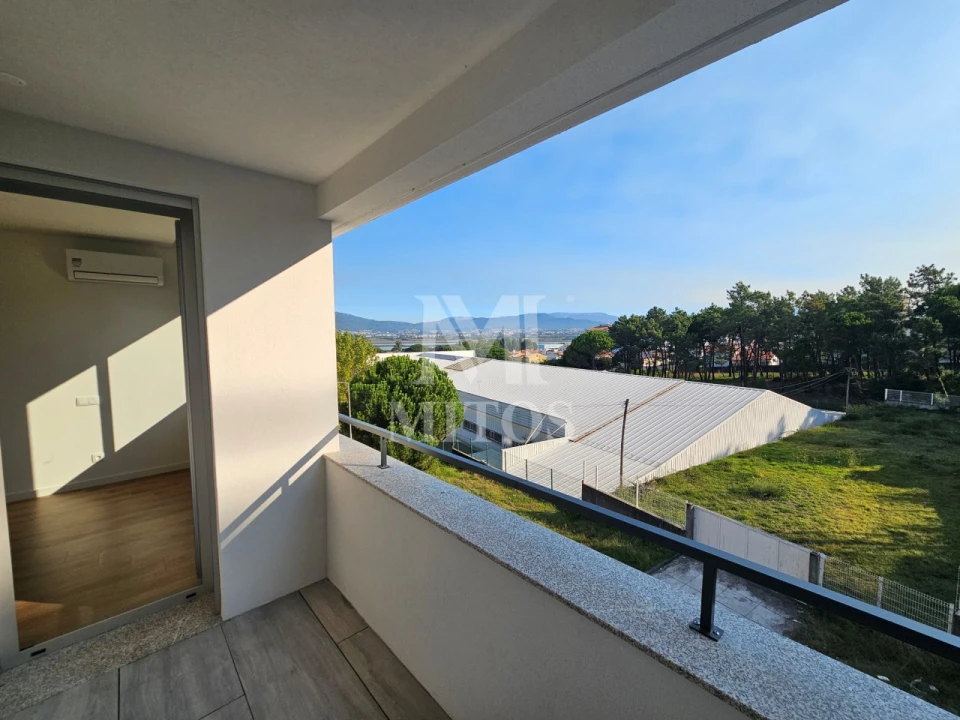 Apartamento T2 para Venda em Darque Foto 14
