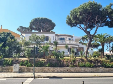 Moradia T5 para Venda em Albufeira e Olhos de Água