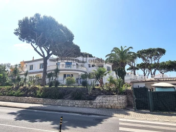 Moradia T5 para Venda em Albufeira e Olhos de Água