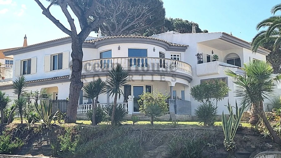 Moradia T5 para Venda em Albufeira e Olhos de Água
