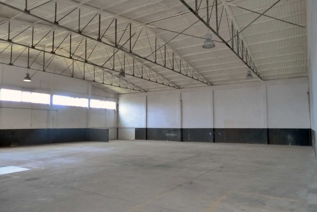 Armazém para Arrendamento em São Pedro Fins Foto 2