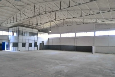 Armazém para Arrendamento em São Pedro Fins