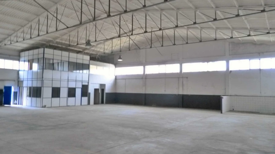 Armazém para Arrendamento em São Pedro Fins