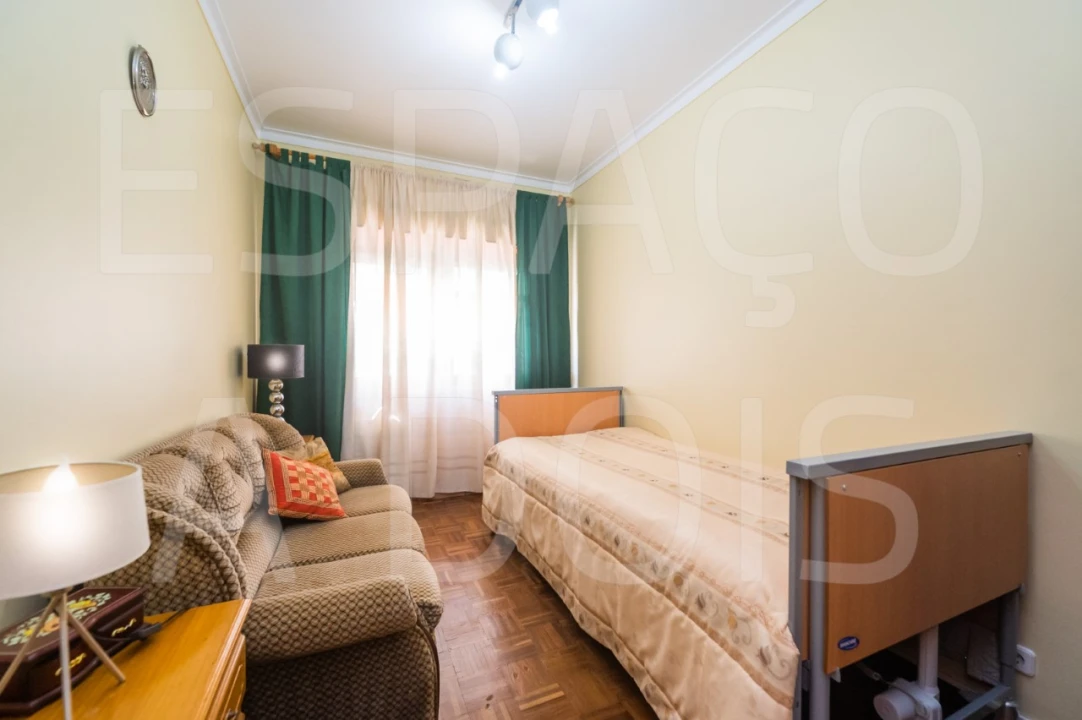 Apartamento T2 para Venda em Carnaxide e Queijas Foto 10