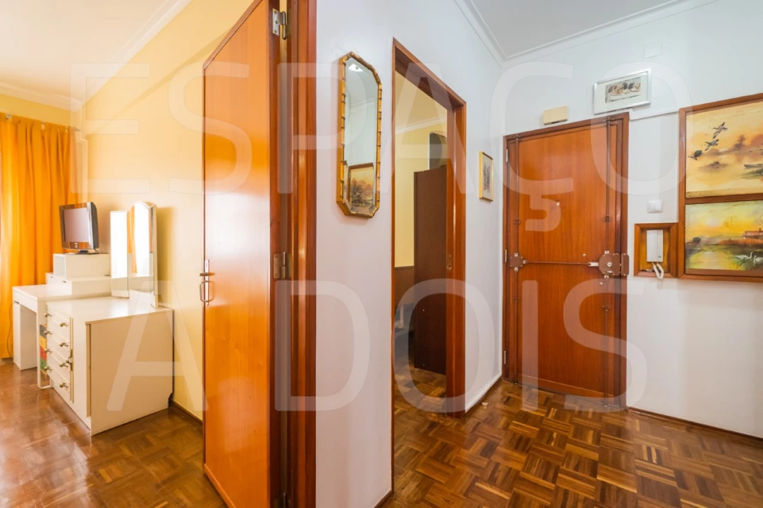 Apartamento T2 para Venda em Carnaxide e Queijas Foto 15