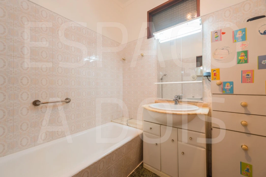 Apartamento T2 para Venda em Carnaxide e Queijas Foto 23