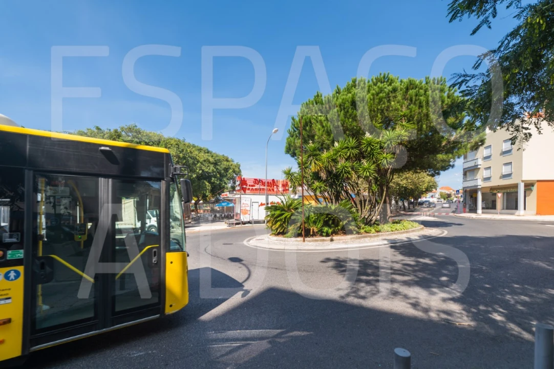 Apartamento T2 para Venda em Carnaxide e Queijas Foto 55