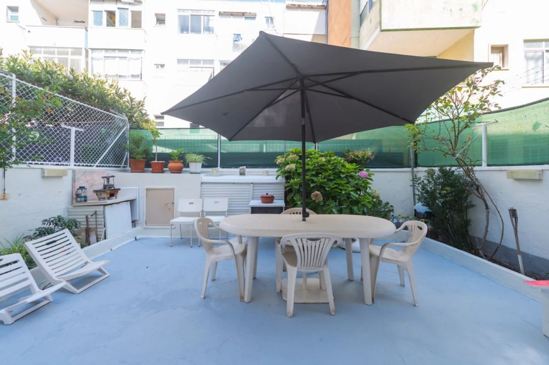 Apartamento T2 para Venda em Carnaxide e Queijas Foto 1