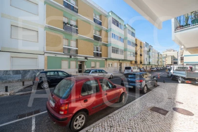 Apartamento T2 para Venda em Carnaxide e Queijas