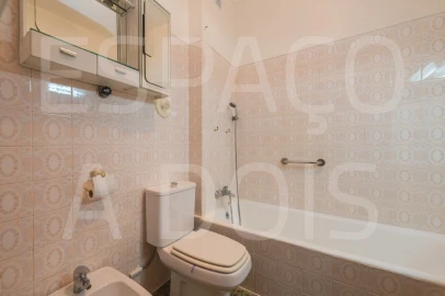 Apartamento T2 para Venda em Carnaxide e Queijas