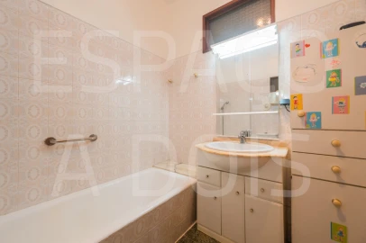 Apartamento T2 para Venda em Carnaxide e Queijas