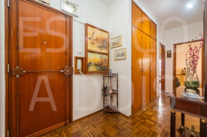 Apartamento T2 para Venda em Carnaxide e Queijas