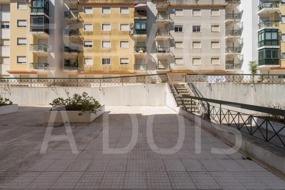 Apartamento T2 para Venda em Queluz e Belas Foto 39