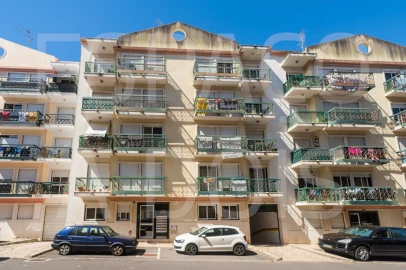 Apartamento T2 para Venda em Queluz e Belas