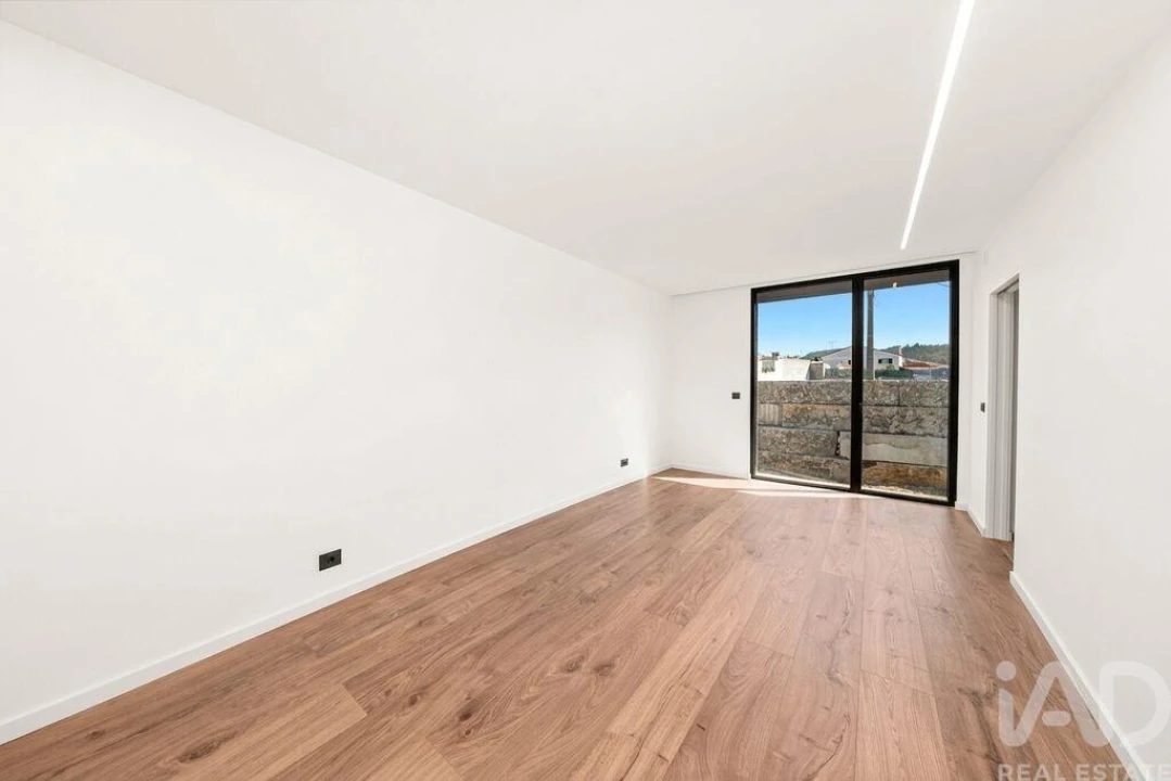 Moradia T4 para Venda em Alfeizerão Foto 31