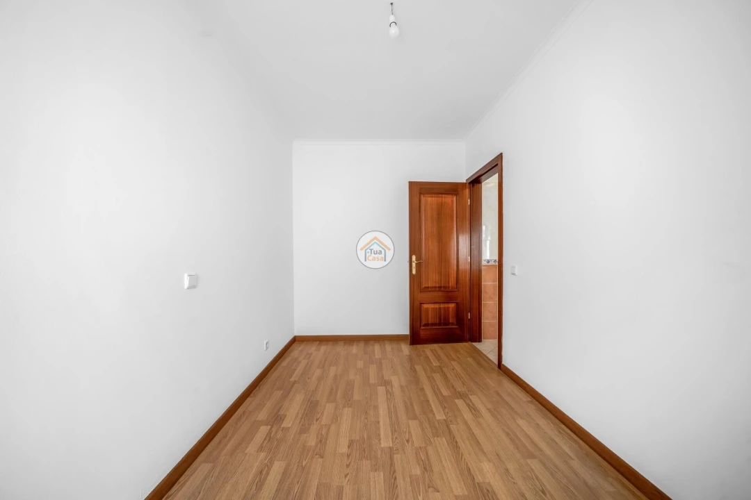Apartamento T2 para Venda em Olhão Foto 12