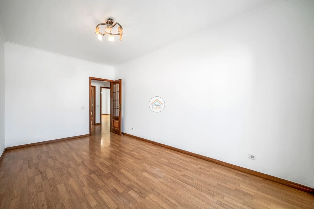 Apartamento T2 para Venda em Olhão Foto 13