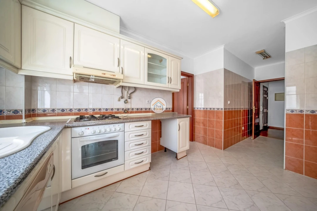 Apartamento T2 para Venda em Olhão Foto 5