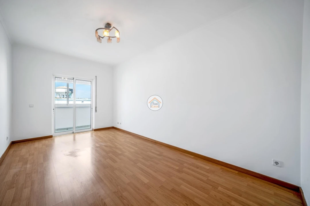 Apartamento T2 para Venda em Olhão Foto 2