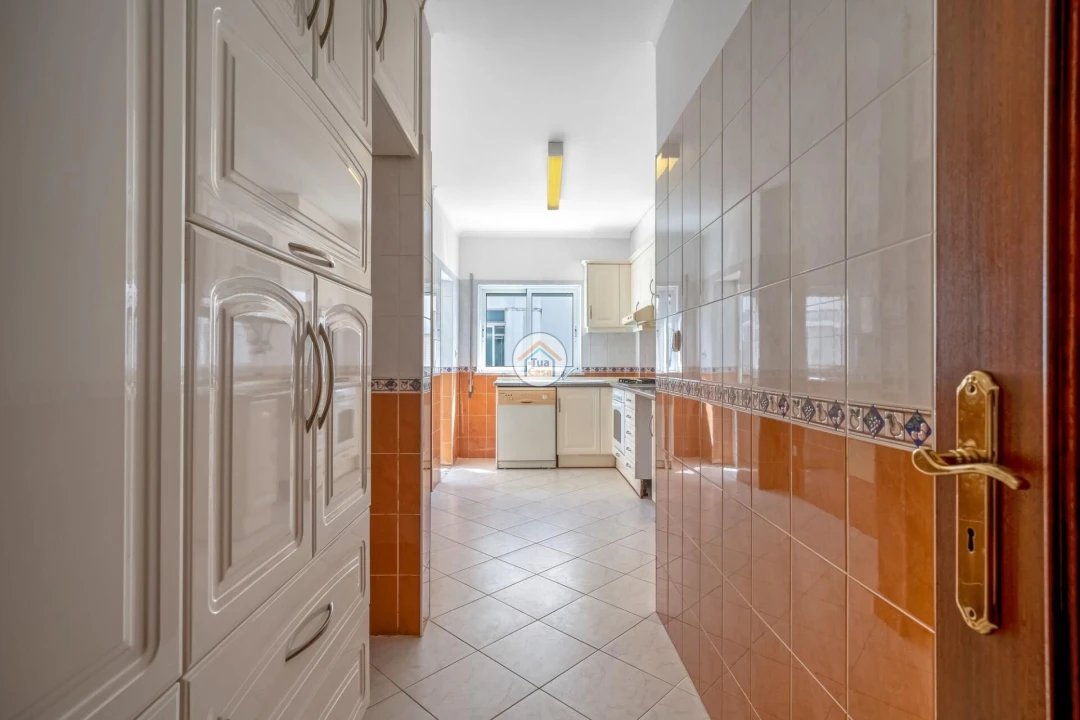 Apartamento T2 para Venda em Olhão Foto 6