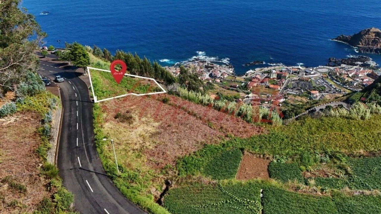 Terreno para Venda em Porto Moniz Foto 8