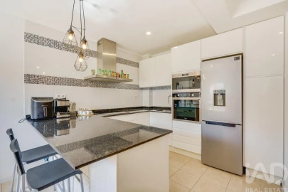 Apartamento T3 para Arrendamento em São Domingos de Rana