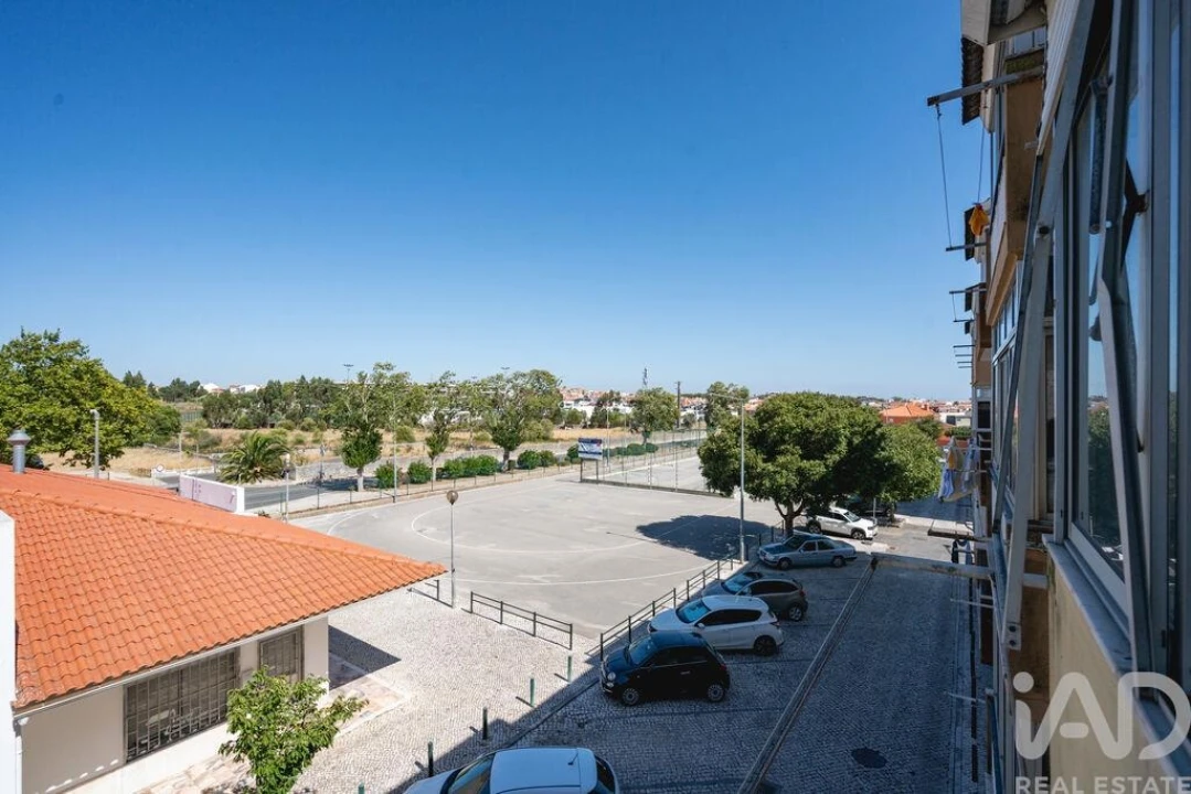 Apartamento T3 para Arrendamento em São Domingos de Rana Foto 22