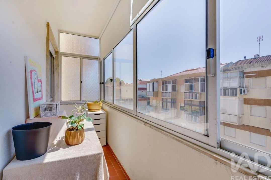 Apartamento T3 para Arrendamento em São Domingos de Rana Foto 12