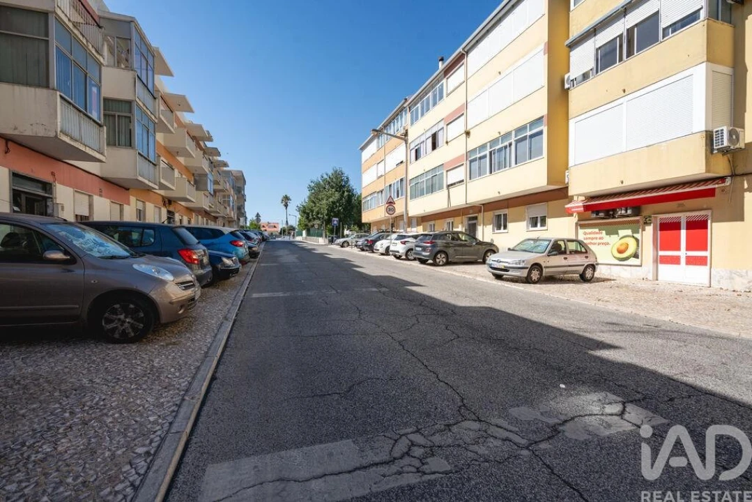 Apartamento T3 para Arrendamento em São Domingos de Rana Foto 25