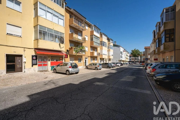 Apartamento T3 para Arrendamento em São Domingos de Rana Foto 24