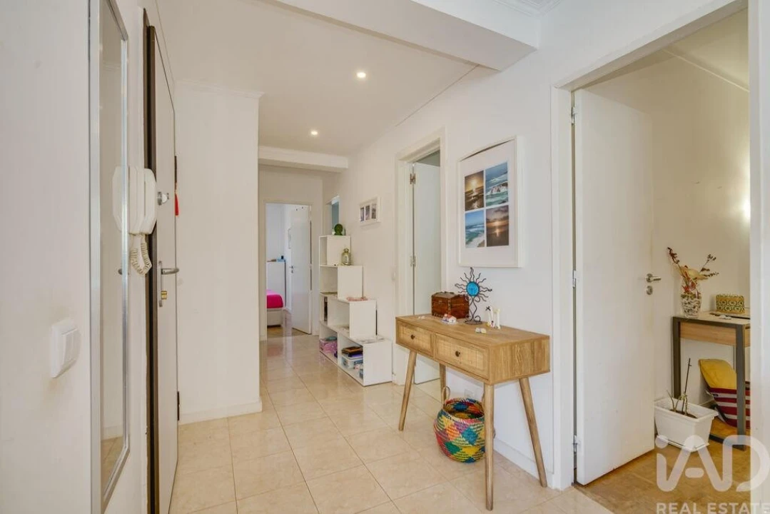 Apartamento T3 para Arrendamento em São Domingos de Rana Foto 9